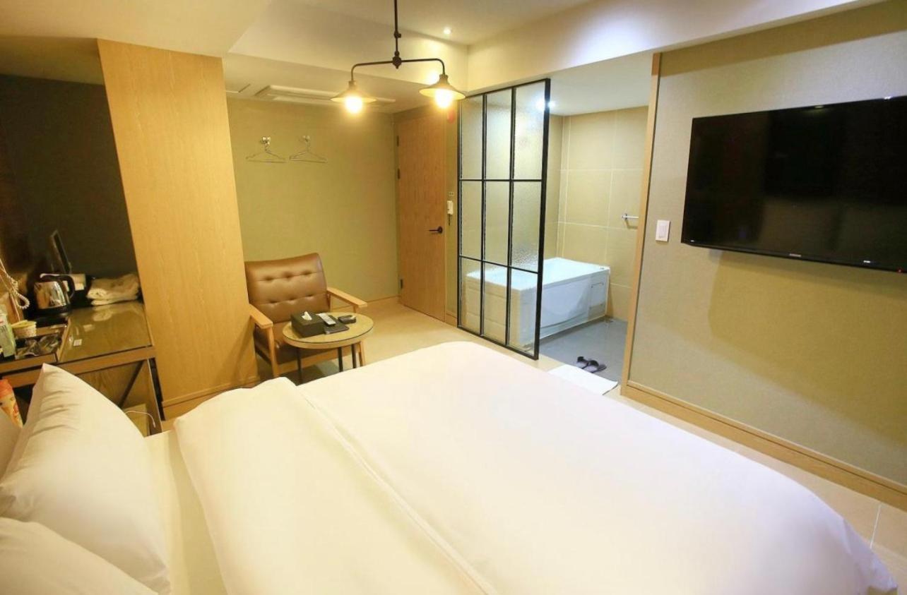 Hotel Myeong Jak Suwon Dış mekan fotoğraf