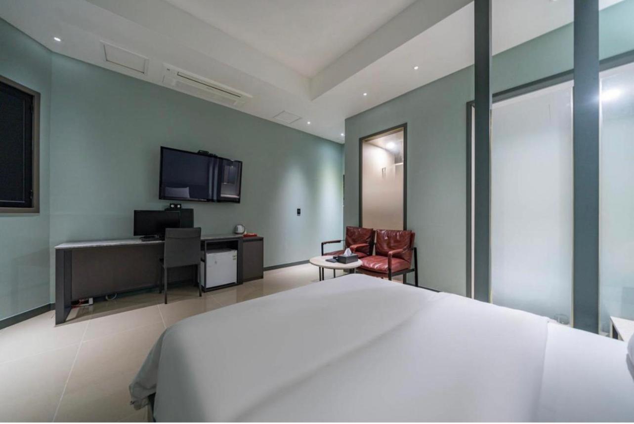 Hotel Myeong Jak Suwon Dış mekan fotoğraf