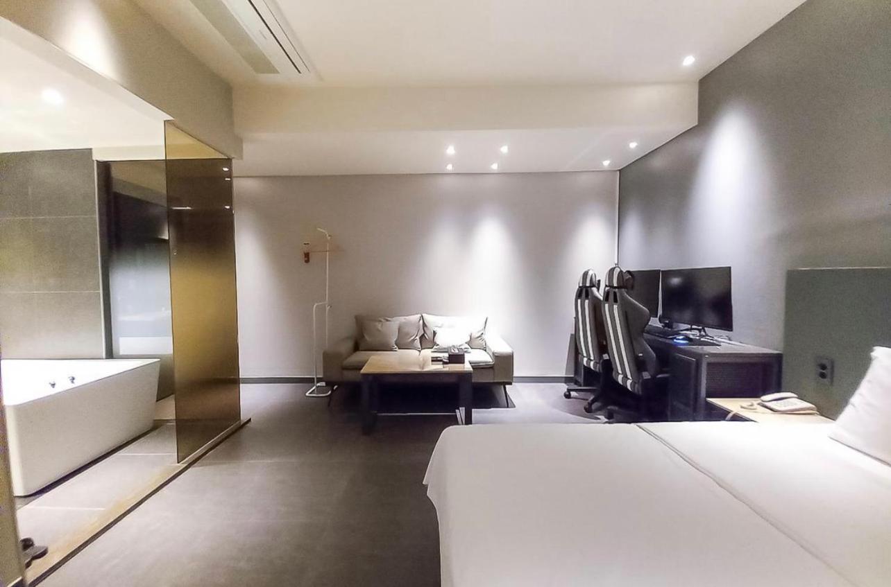 Hotel Myeong Jak Suwon Dış mekan fotoğraf